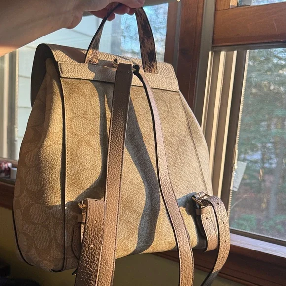 Coach Kleo Backpack in signature canvas with a white flap - Picture 2 of 6